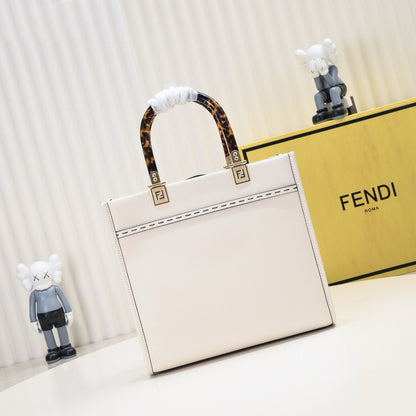 Fendi (Shine tote)