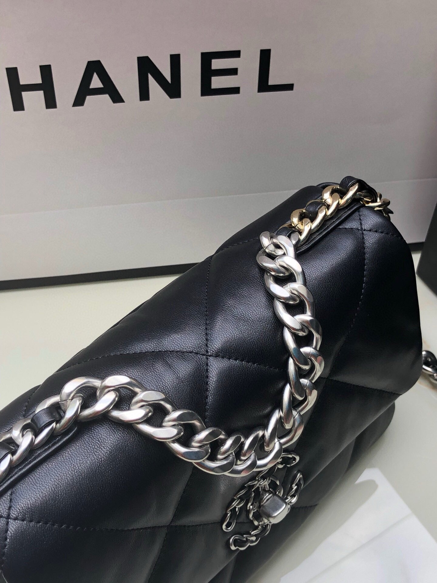 Chanel (19bag)