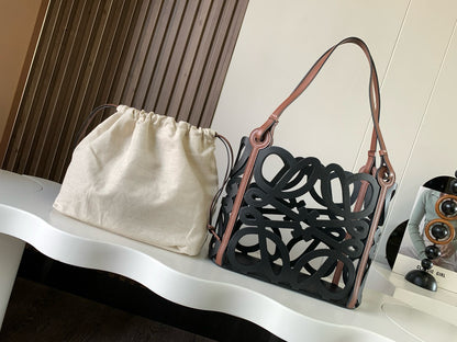 Loewe （Anagram Tote）