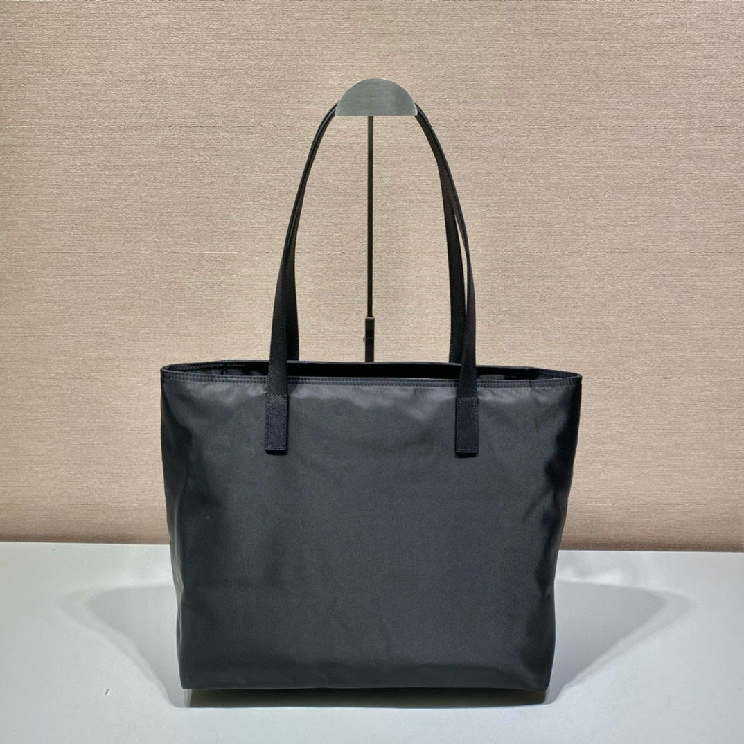 Prada (Tote)