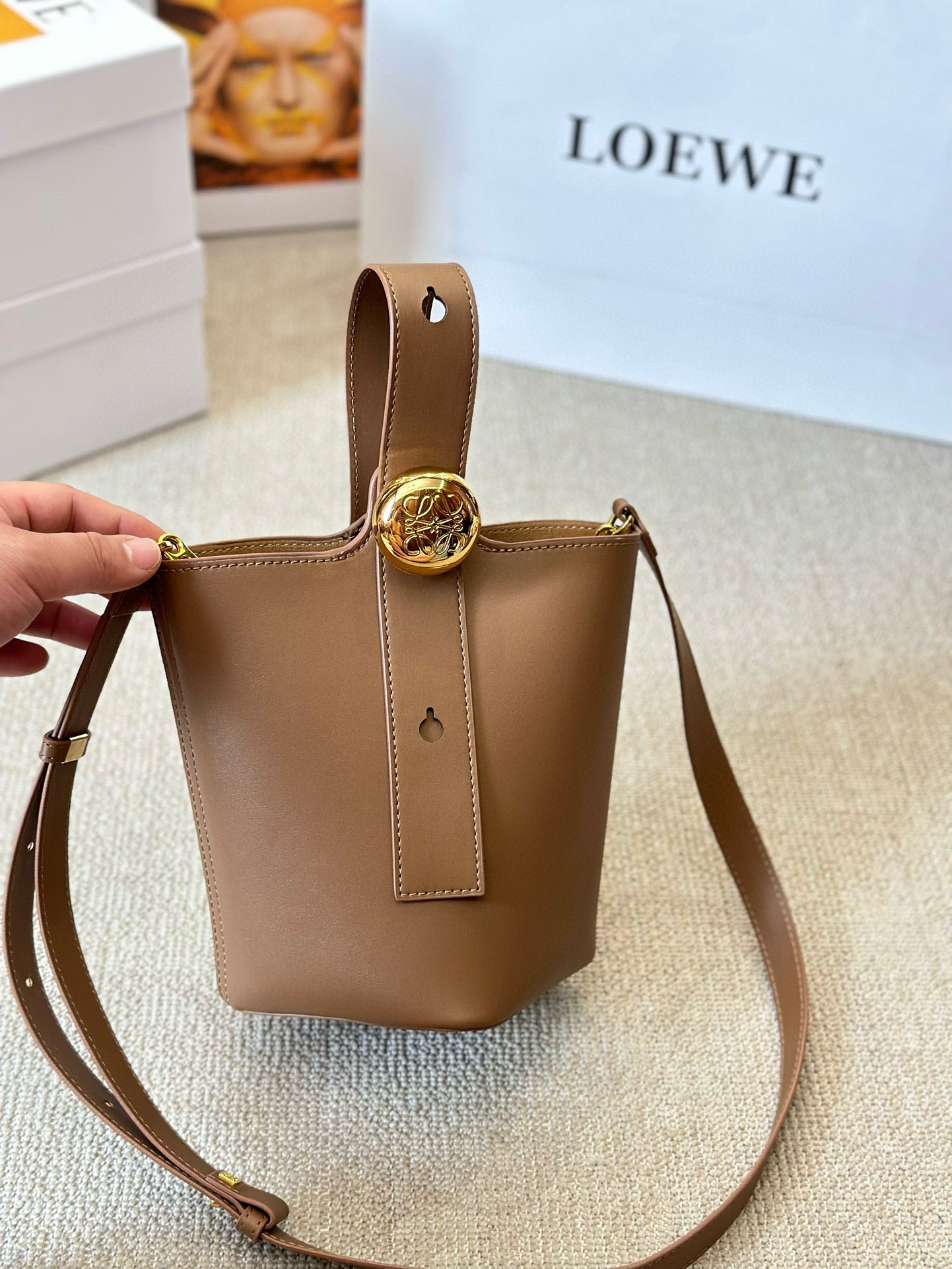 Loewe (Pebble)