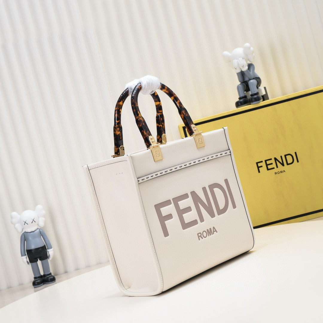 Fendi (Shine tote)