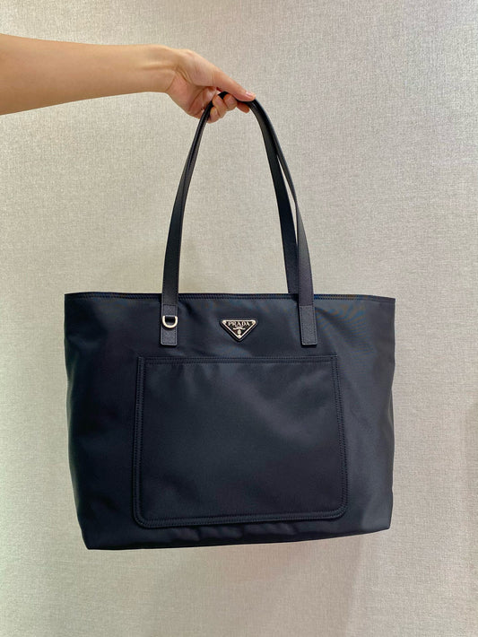 Prada (Tote)