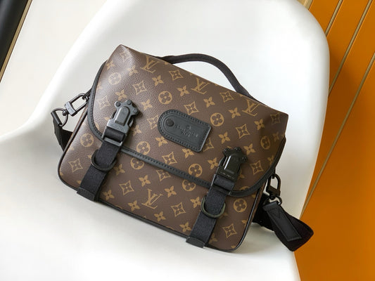 Louis Vuitton (Trail)