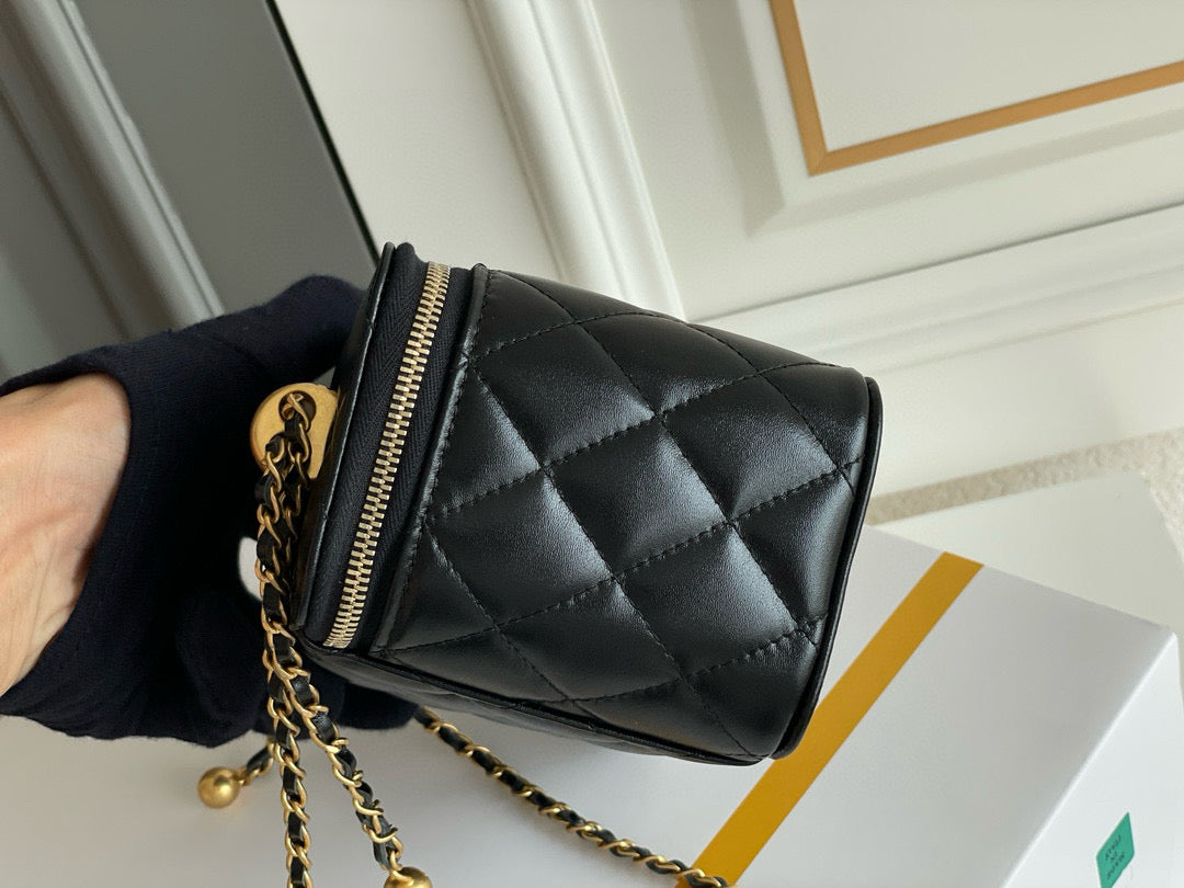 Chanel (24C)