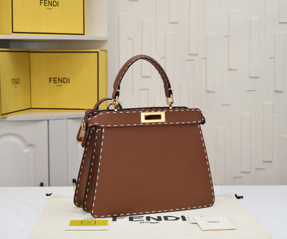 Fendi （Peekaboo ISeeU）