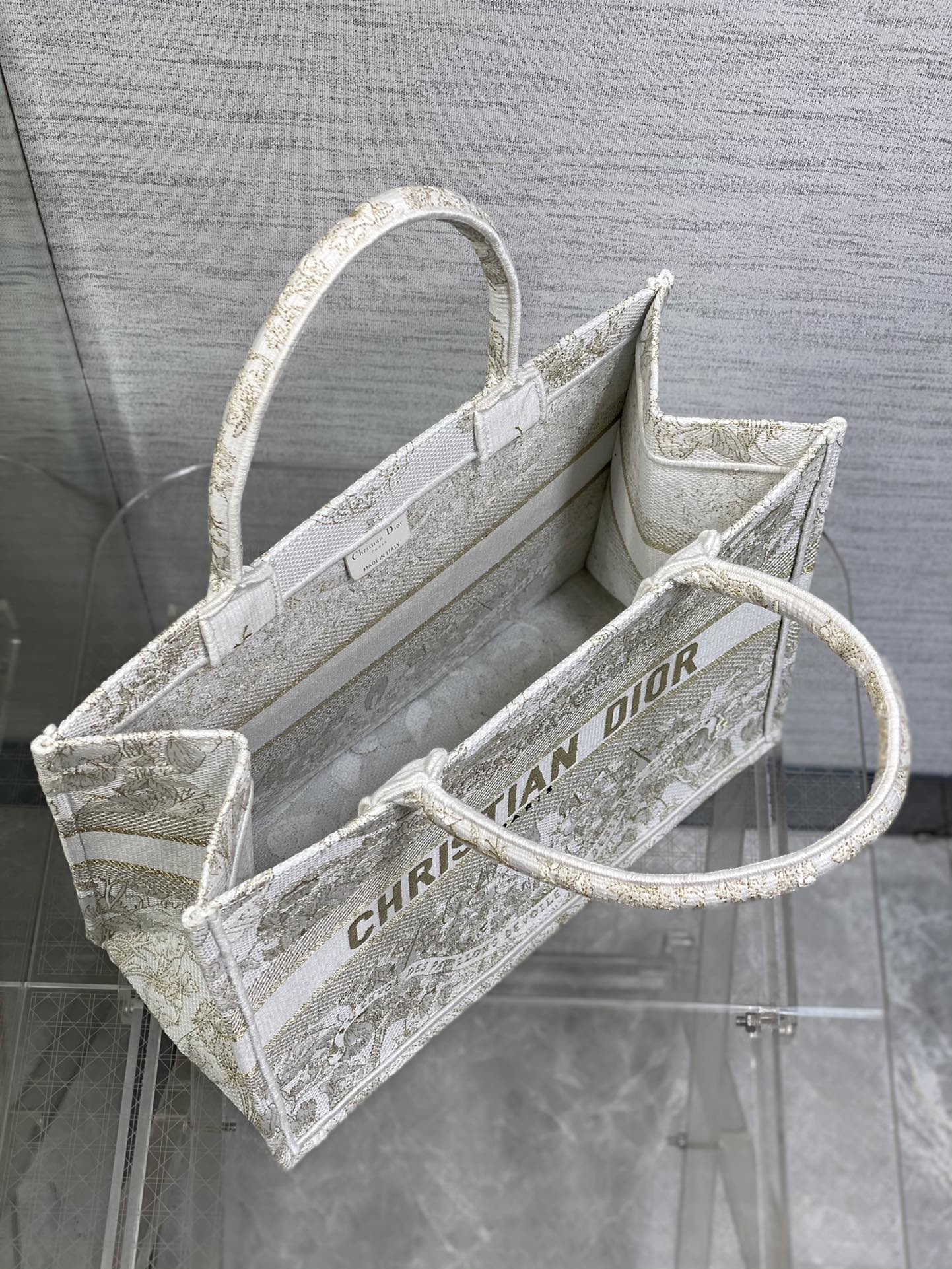 Dior (Book tote)