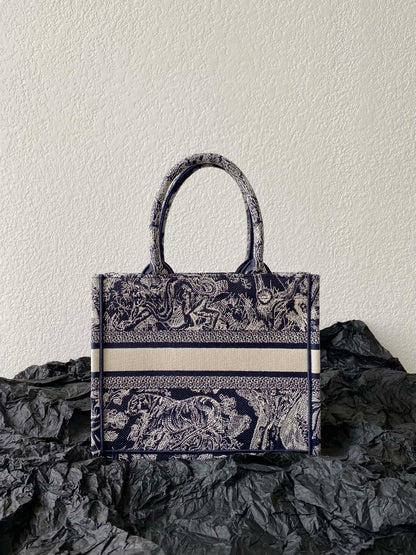 Dior (Book tote)