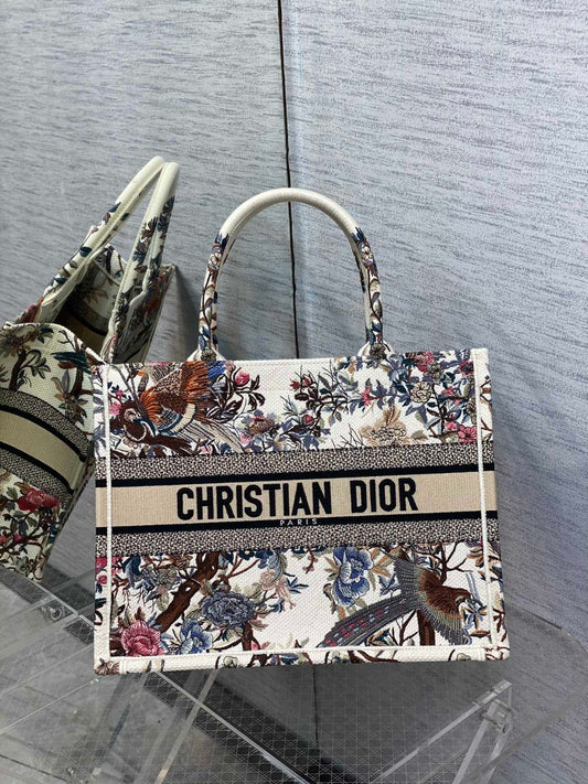 Dior (Book tote)