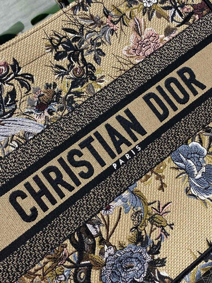 Dior (Book tote)