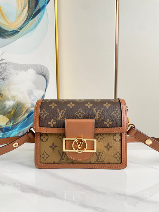 Louis Vuitton (DAUPHINE MINI)