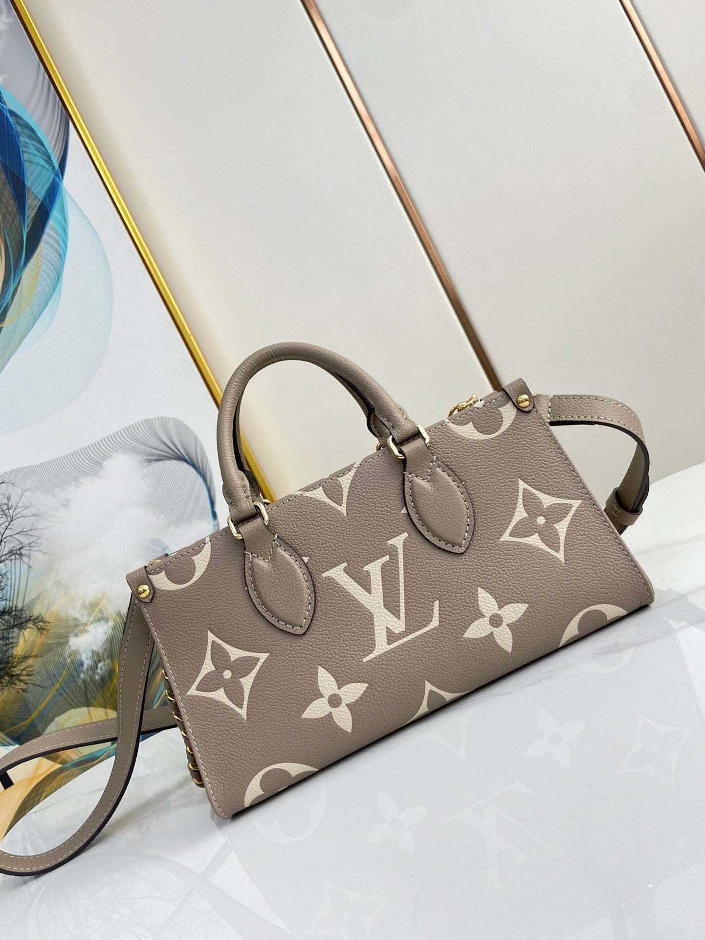 Louis Vuitton (OnTheGo)