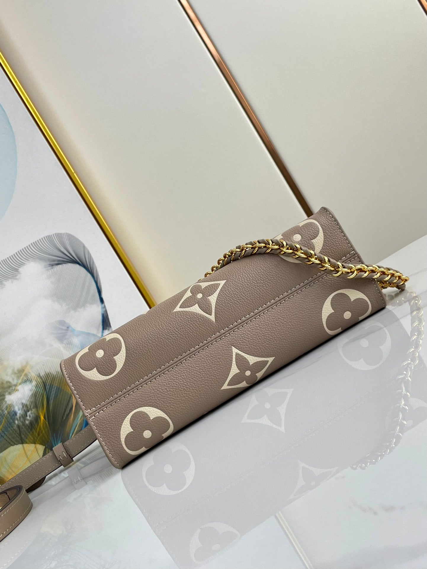 Louis Vuitton (OnTheGo)