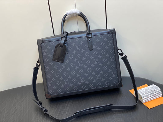 Louis Vuitton (Soft Trunk)