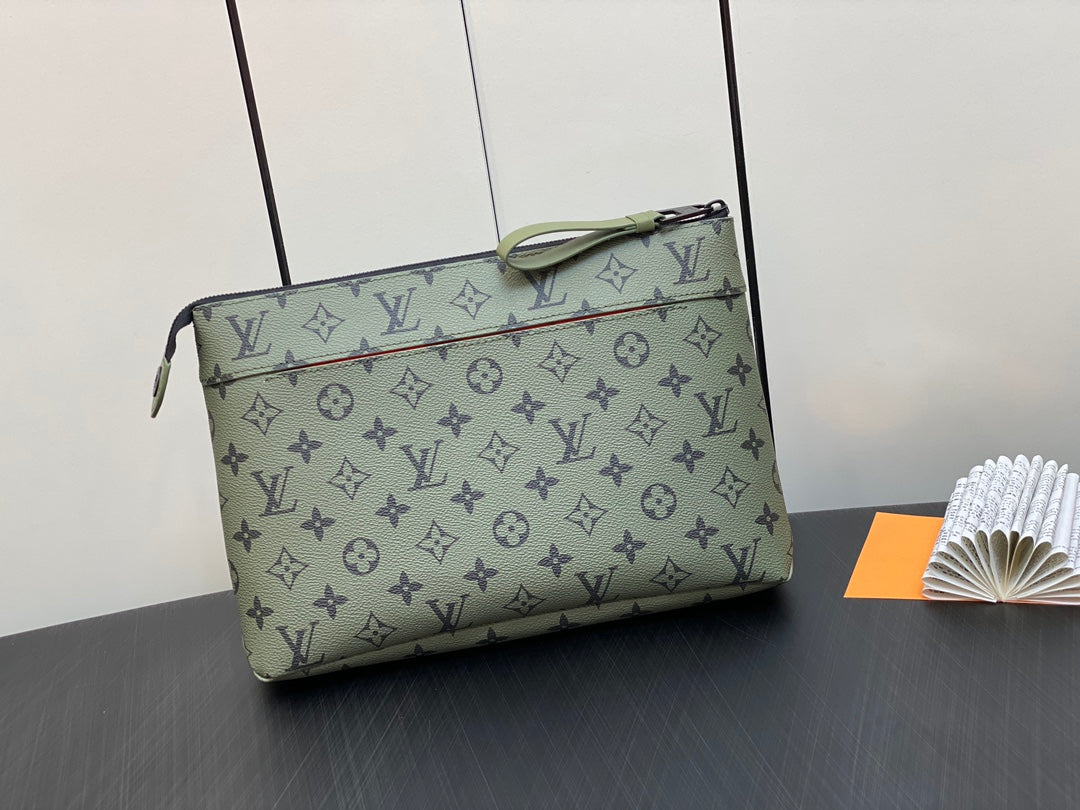 Louis Vuitton (Keepall Bandoulière 25)