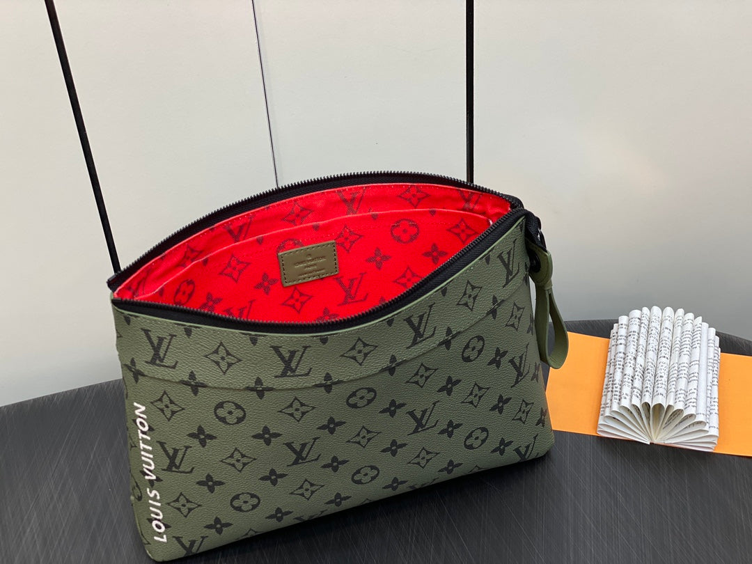 Louis Vuitton (Keepall Bandoulière 25)