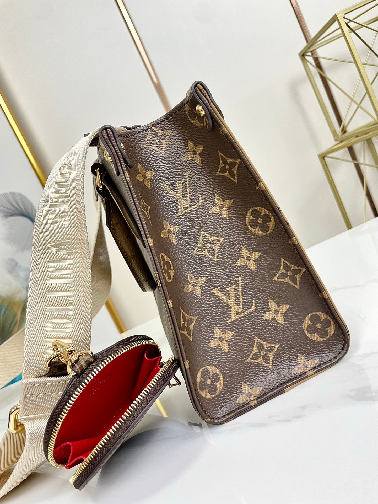 Louis Vuitton (ONTHEGO)